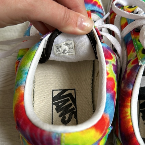 Vans - Picture 3 of 7